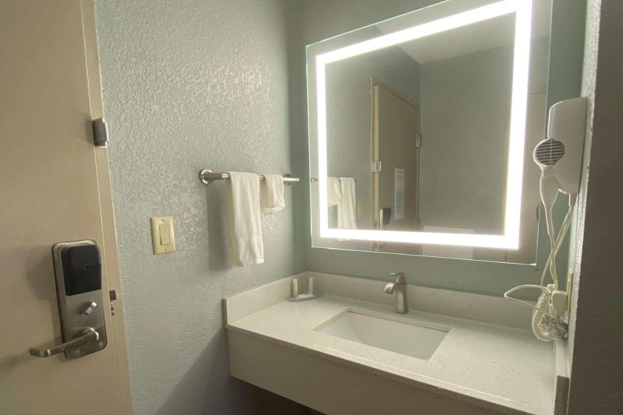 Americinn By Wyndham Williamsburg المظهر الخارجي الصورة
